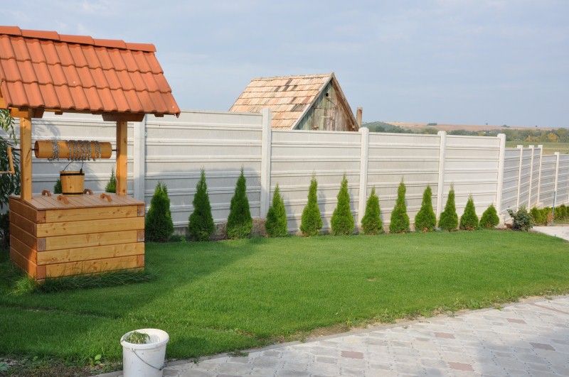 Moderný betónový plot